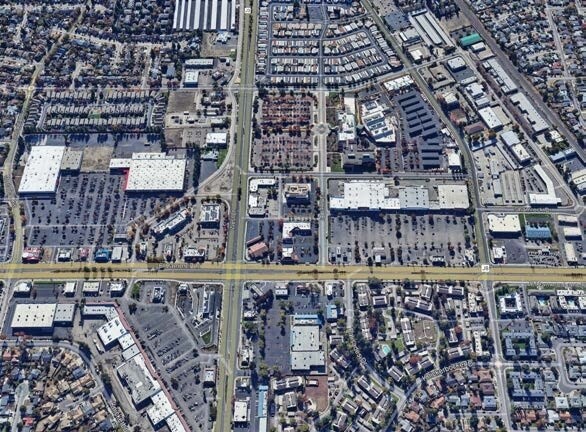 1210 E Hammer Ln, Stockton, CA à louer - Photo de la ville - Image 2 de 2