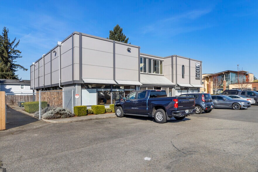 12202 Pacific Ave S, Tacoma, WA à louer - Photo du bâtiment - Image 2 de 7