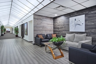 27201 Tourney Rd, Valencia, CA à louer Photo intérieure- Image 2 de 4