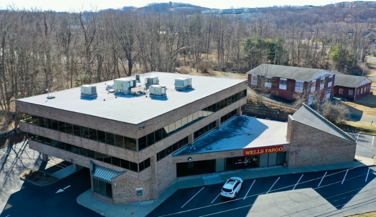 108 Mill Plain Rd, Danbury, CT for lease Building Photo- Image 1 of 1