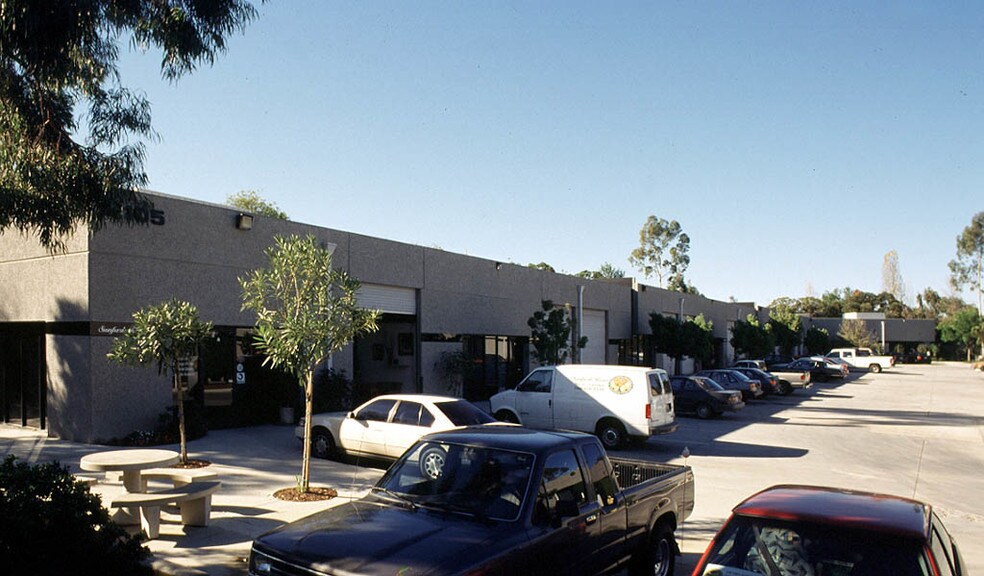 2105 Camino Vida Roble, Carlsbad, CA à louer - Photo du bâtiment - Image 2 de 7