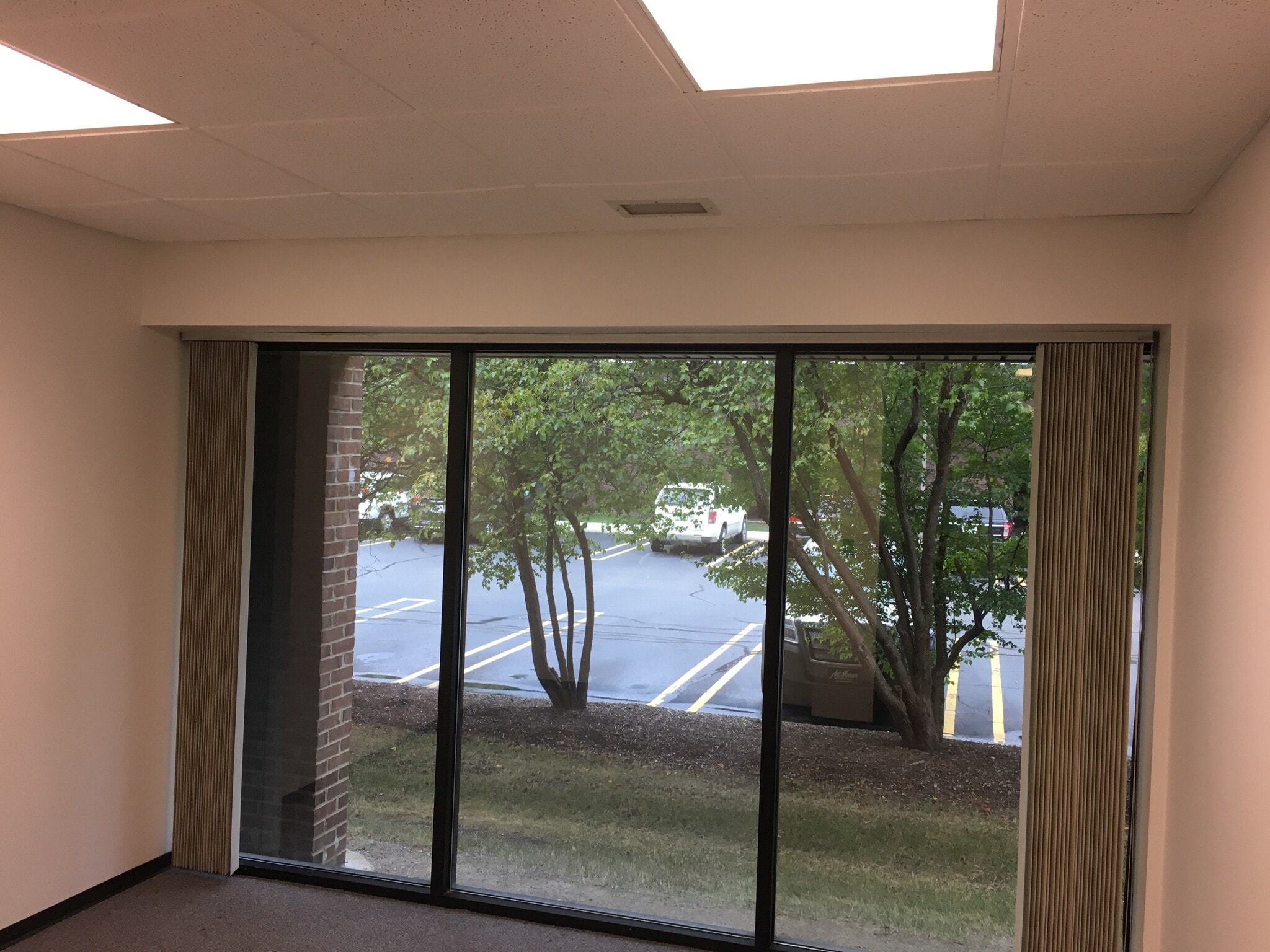 39111 W 6 Mile Rd, Livonia, MI for lease Interior Photo- Image 1 of 1