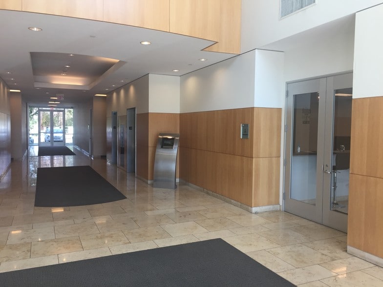 25360 Magic Mountain Pkwy, Santa Clarita, CA for lease - Interior Photo - Image 1 of 6