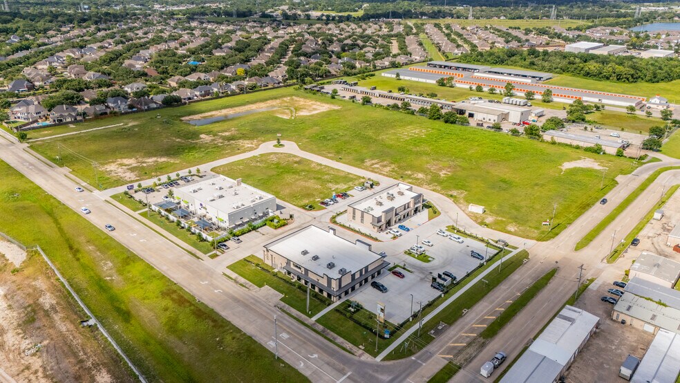 1121 Grand Oak Blvd, League City, TX à vendre - Photo du bâtiment - Image 3 de 11