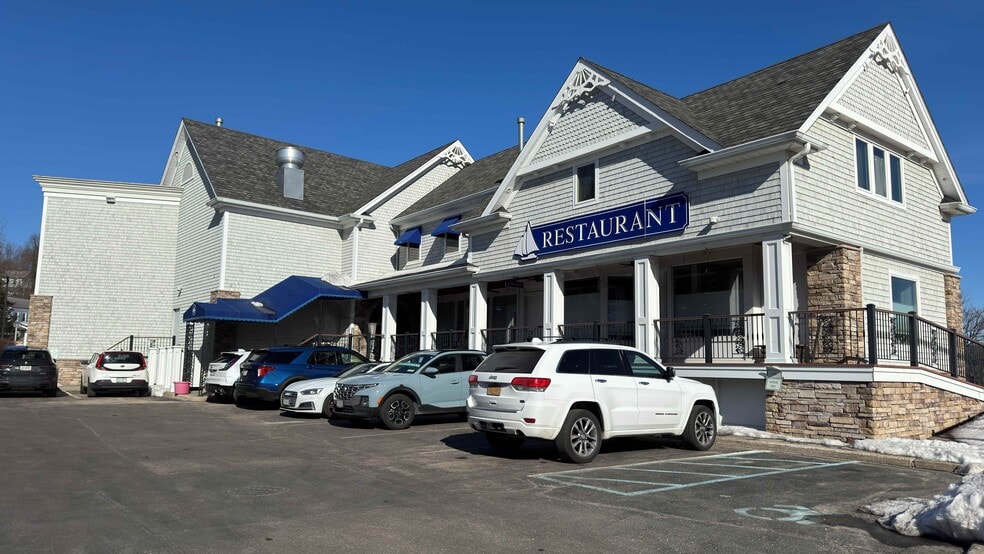 154 W Broadway, Port Jefferson, NY à louer - Photo du bâtiment - Image 3 de 14