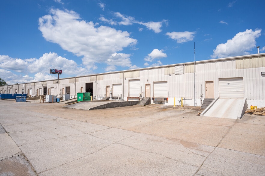 402-424 Pryor Dr, Chattanooga, TN for lease - Building Photo - Image 2 of 6