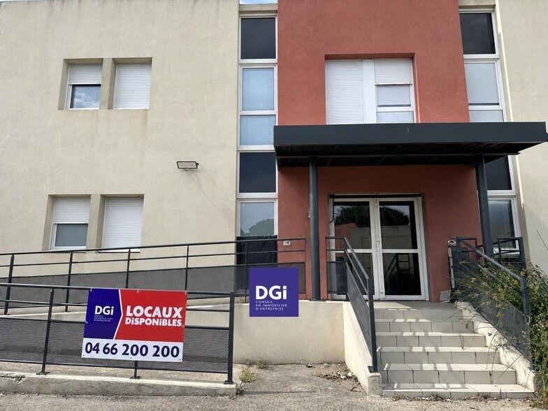 Office in Nîmes for lease - Building Photo - Image 2 of 4