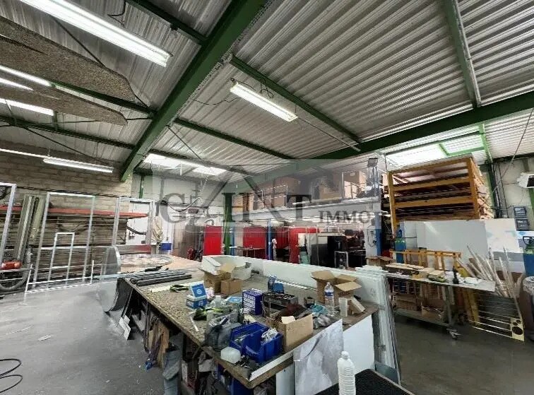 Industrial in Saint-Thibault-des-Vignes for lease Interior Photo- Image 1 of 6
