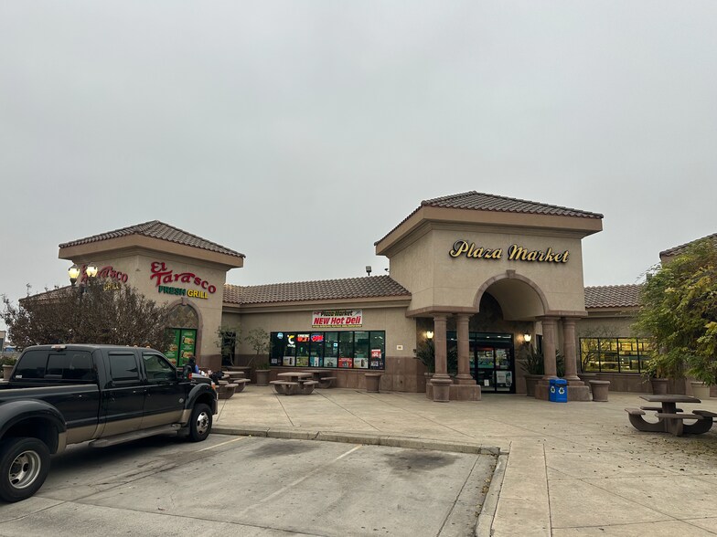 1330 N Plaza Dr, Visalia, CA à louer - Photo du bâtiment - Image 2 de 7