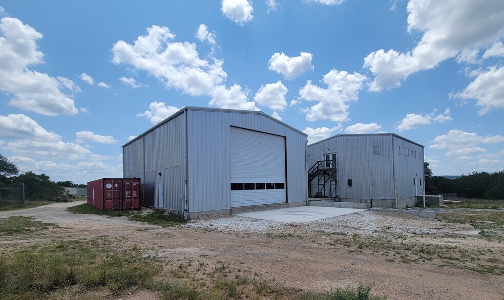 604 Bonita Dr, Blanco, TX à louer - Photo du bâtiment - Image 2 de 21