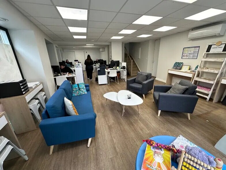 Retail in Lyon for lease - Building Photo - Image 2 of 9