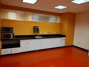 555 International Way, Springfield, OR for lease Interior Photo- Image 2 of 2