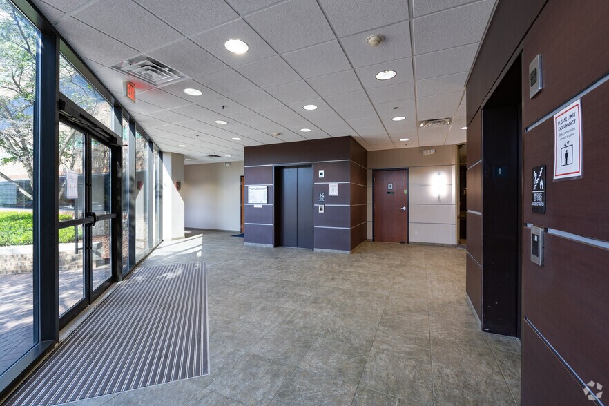 4101 Edison Lakes Pky, Mishawaka, IN à louer - Hall d’entrée - Image 2 de 3