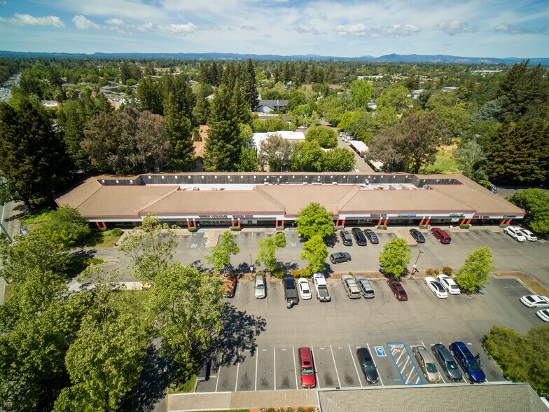 1331 Guerneville Rd, Santa Rosa, CA à louer - Photo du bâtiment - Image 2 de 4