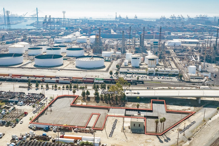 821 Sigsbee Ave, Wilmington, CA for lease - Building Photo - Image 1 of 2