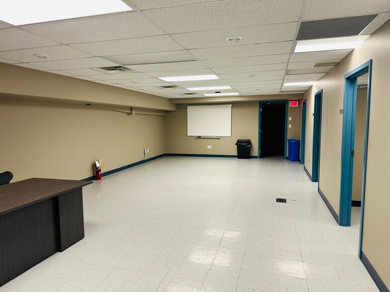 9601 116 St, Grande Prairie, AB à louer - Photo du bâtiment - Image 3 de 14