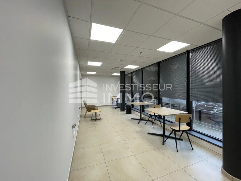 Office in Montélimar for lease - Interior Photo - Image 3 of 6