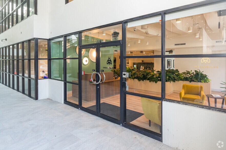 3390 Mary St, Coconut Grove, FL à louer - Photo intérieure - Image 3 de 28