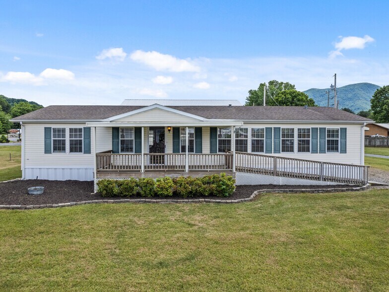 25 Lester Ln, Waynesville, NC à vendre - Photo du bâtiment - Image 2 de 33
