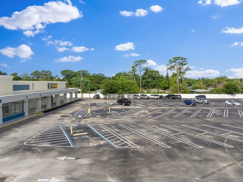 4425 20th St, Vero Beach, FL à vendre - Photo du bâtiment - Image 3 de 6