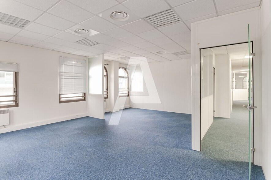Office in Orsay for lease - Interior Photo - Image 3 of 9