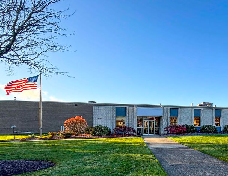 15501 Industrial Pky, Cleveland, OH à vendre - Photo du bâtiment - Image 2 de 9