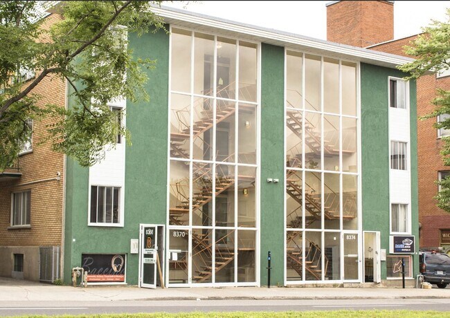 More details for 8366-8370 Boul Saint Laurent, Montréal, QC - Retail for Lease