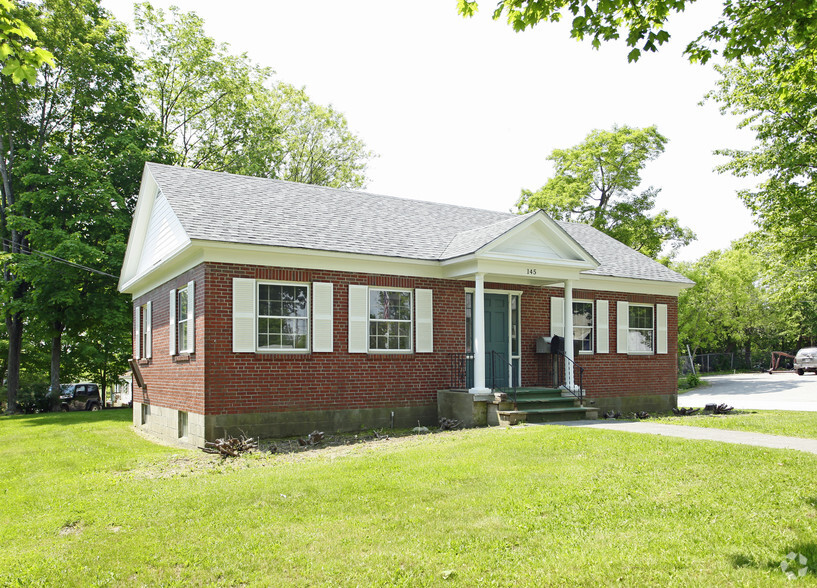 145 Main St, Newport, ME à vendre - Photo principale - Image 1 de 1