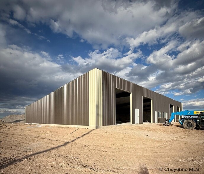 1905 E Fox Farm Rd, Cheyenne, WY for lease - Building Photo - Image 3 of 6