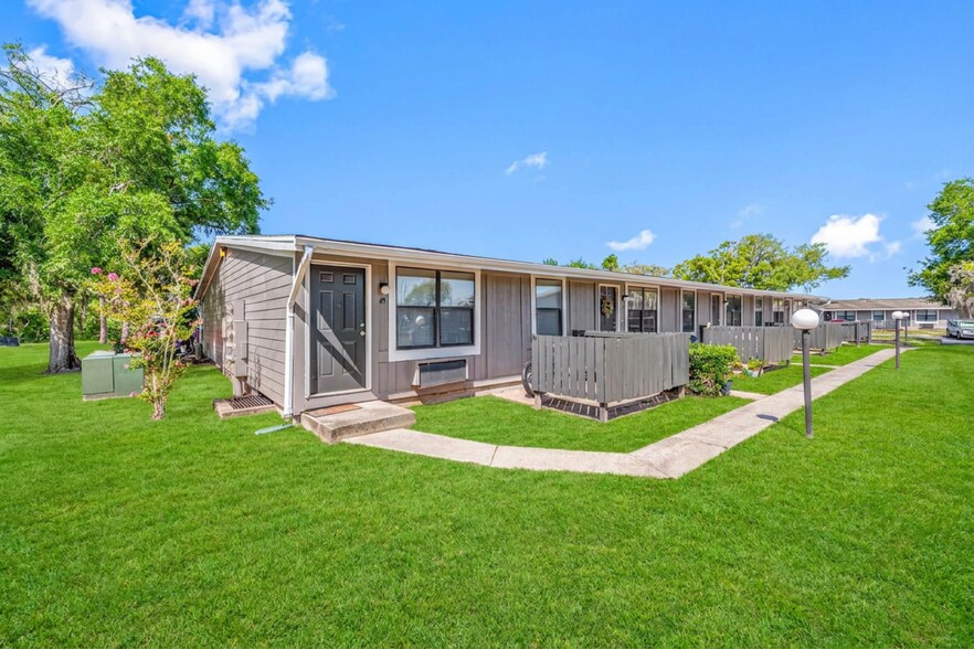 18933 Quercus Dr, Hudson, FL à vendre - Photo du bâtiment - Image 1 de 29