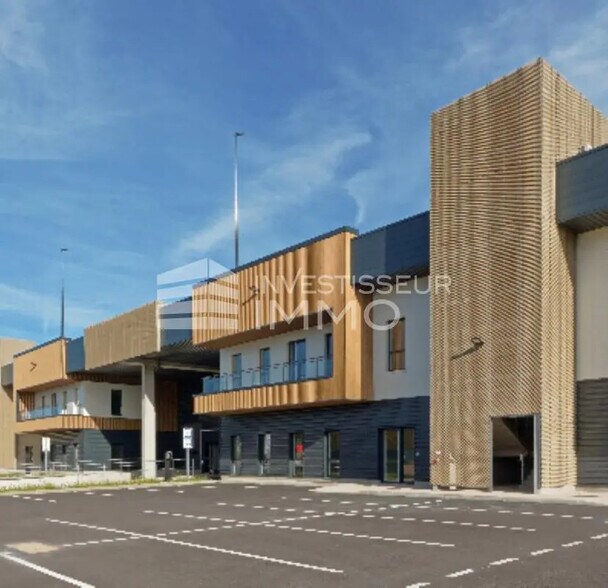 Flex dans Élancourt à louer - Photo du bâtiment - Image 3 de 5