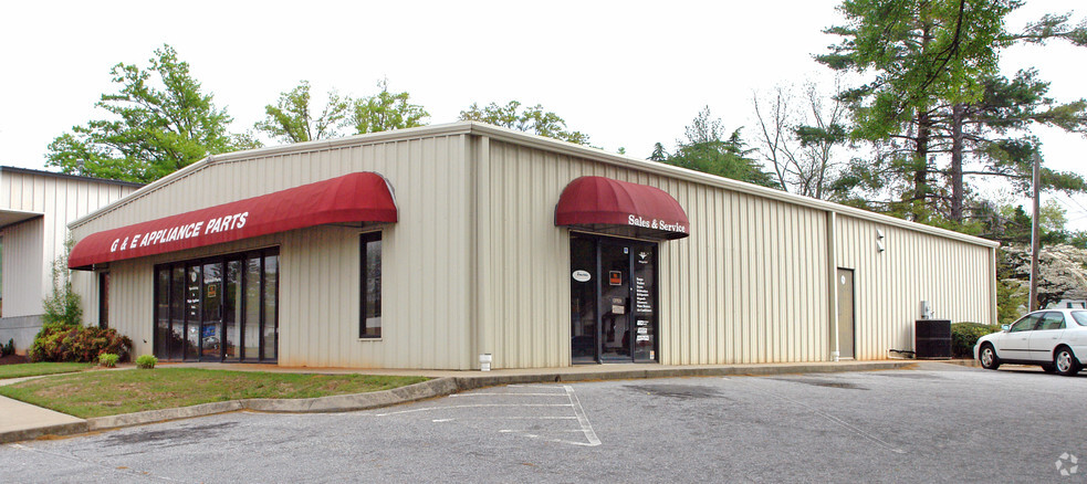 2025 Laurens Rd, Greenville, SC à vendre - Photo du bâtiment - Image 1 de 1