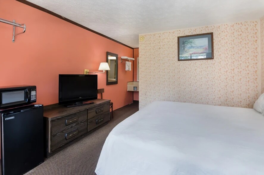705 Chapman Rd, Wytheville, VA à vendre - Photo du bâtiment - Image 3 de 8