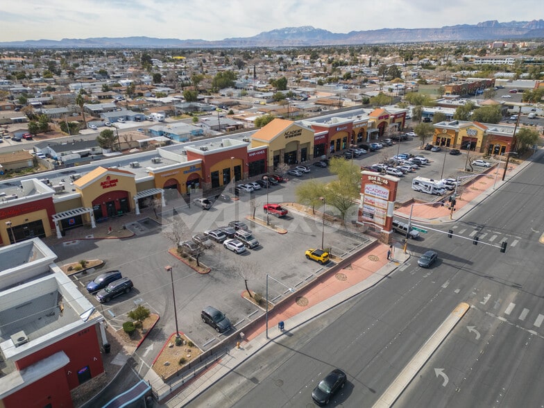 5181-5191 W Charleston Blvd, Las Vegas, NV à louer - Aérien - Image 3 de 6