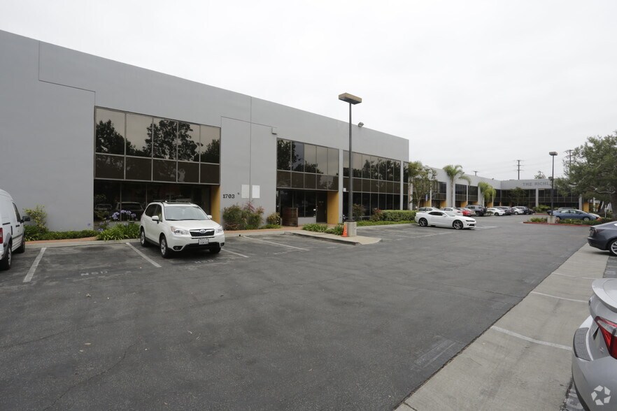 1703-1741 Stewart St, Santa Monica, CA à louer - Photo du bâtiment - Image 2 de 7