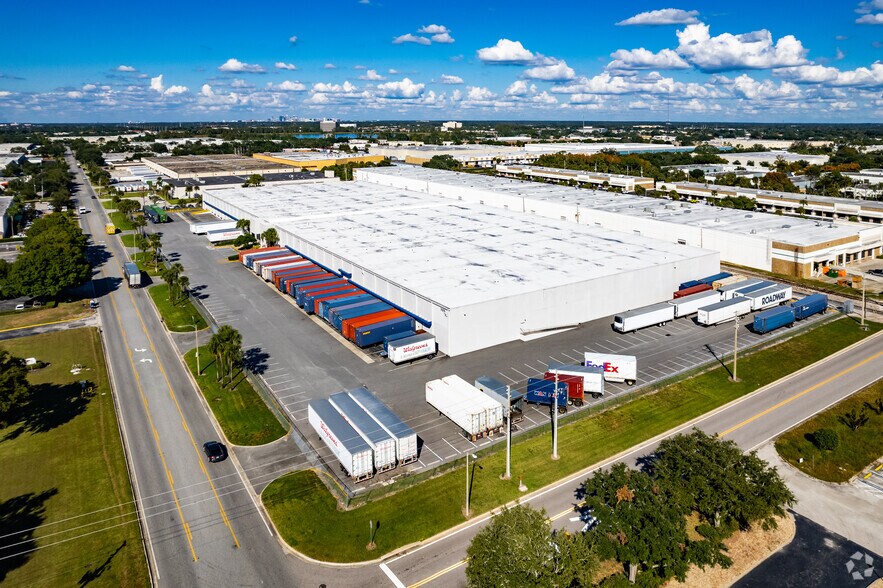 7575 Chancellor Dr, Orlando, FL à louer - Aérien - Image 3 de 8