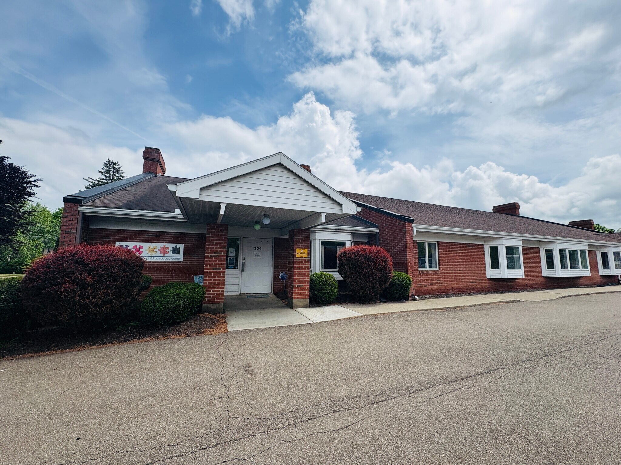 304 Hoffman St, Elmira, NY à vendre Photo du bâtiment- Image 1 de 24