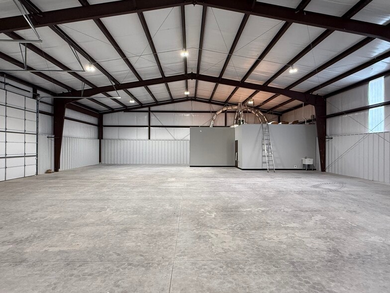 7609 NW 79th Pl, Oklahoma City, OK for lease - Building Photo - Image 3 of 36