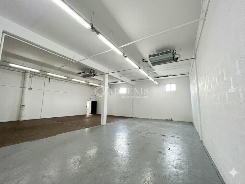 Flex in Neuilly-sur-Marne for lease - Interior Photo - Image 3 of 12