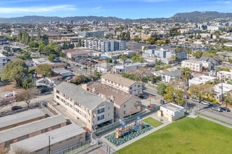 646 N Madison Ave, Los Angeles, CA - Aérien  Vue de la carte - Image1