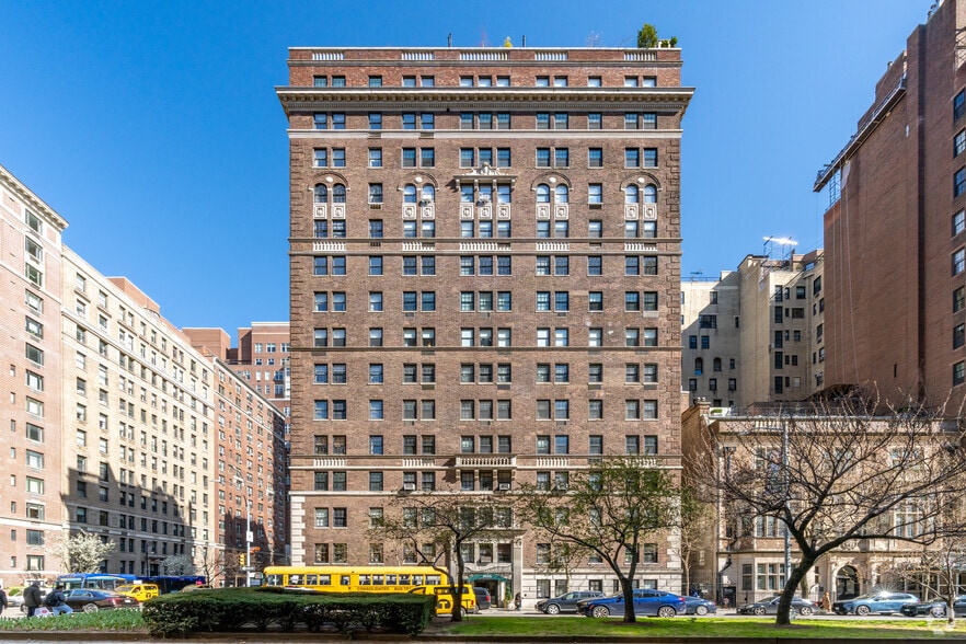 1035 Park Ave, New York, NY à vendre - Photo du bâtiment - Image 3 de 6