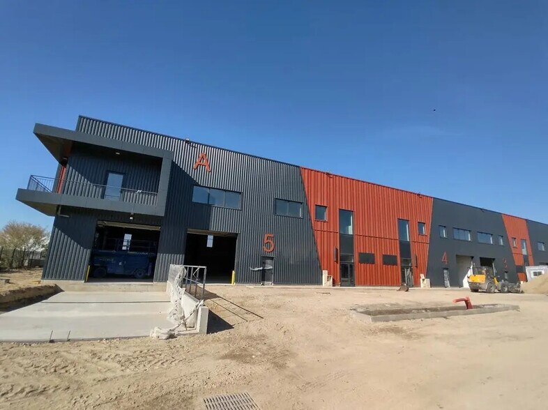 Industriel dans SAINT-OUEN-L'AUMONE à louer - Photo du bâtiment - Image 2 de 2