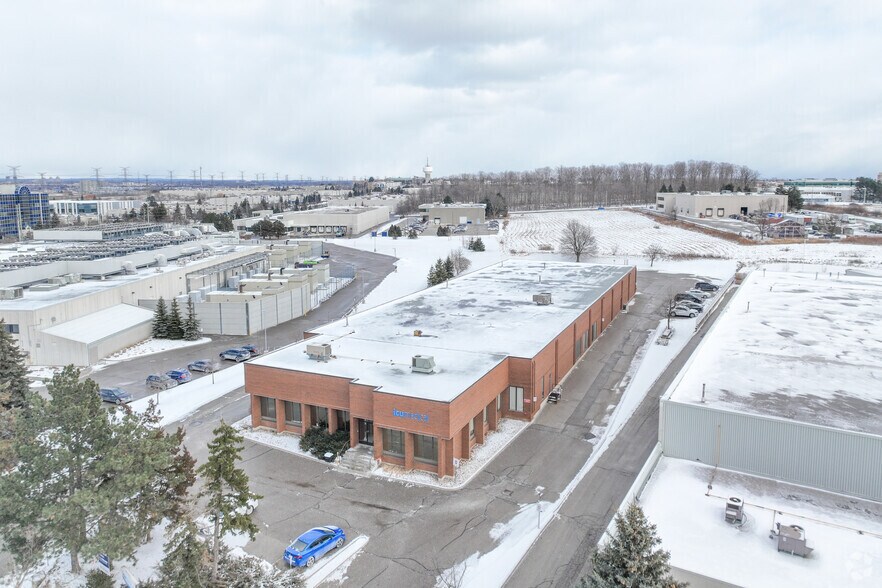 301 Gough Rd, Markham, ON à louer - Photo du bâtiment - Image 3 de 3