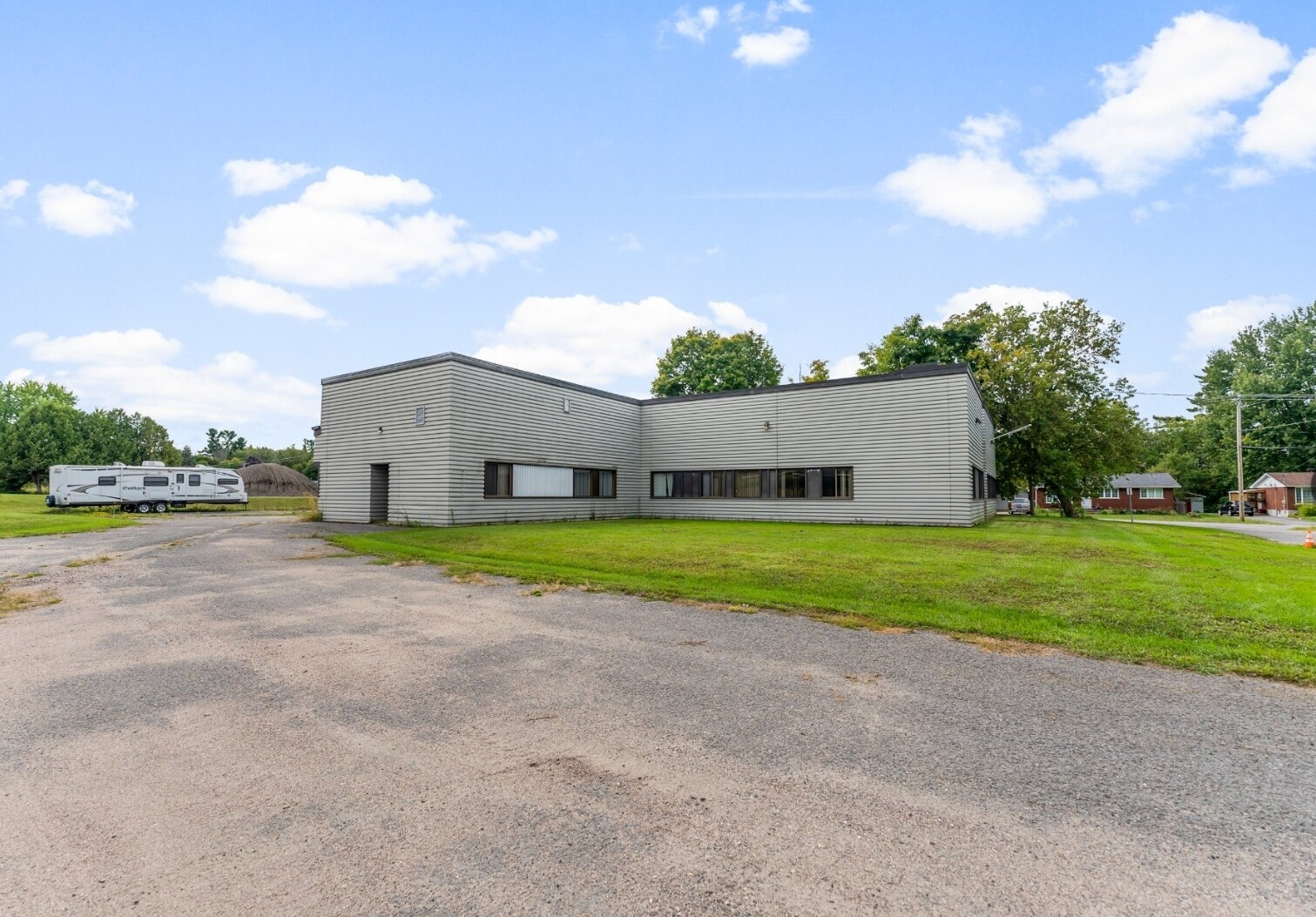 420 Rue Terry Fox, Bryson, QC à vendre Photo du bâtiment- Image 1 de 2