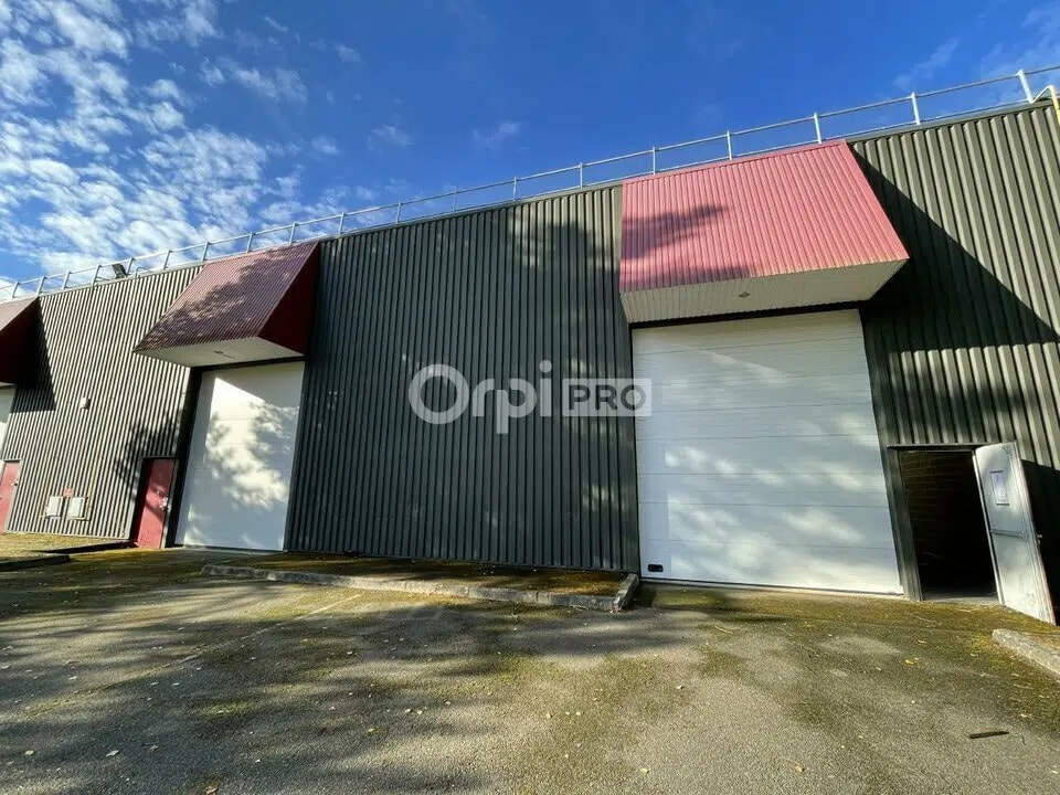 Industrial in Coignières for lease Building Photo- Image 1 of 5