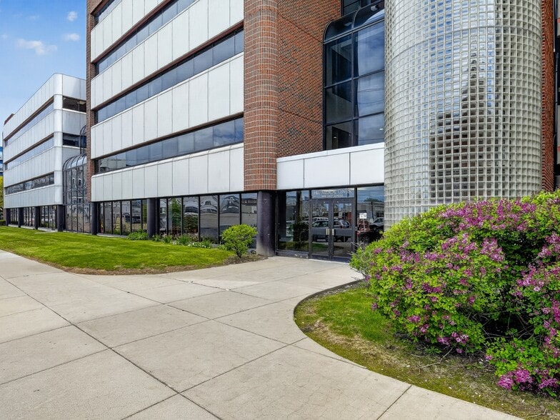 1000 E Genesee St, Syracuse, NY for lease - Building Photo - Image 2 of 17