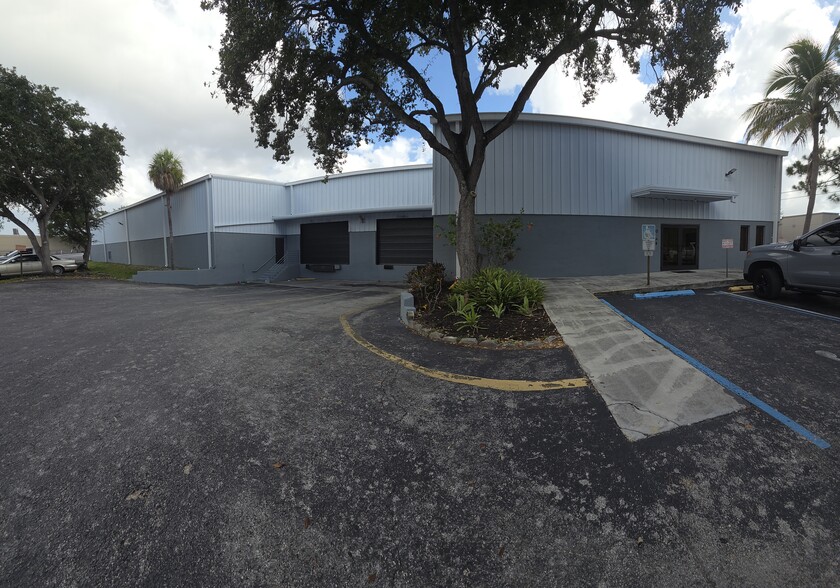 12100 SW 129th Ct, Miami, FL for lease - Building Photo - Image 1 of 8