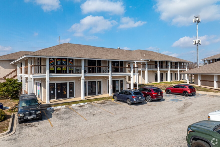 100% Leased Business Park NW San Antonio portfolio of 3 properties for sale on LoopNet.ca - Building Photo - Image 3 of 25
