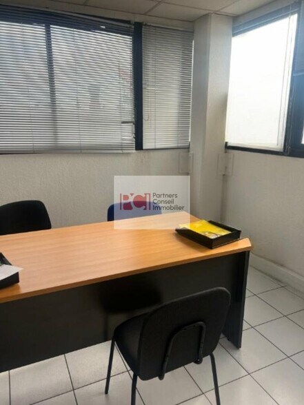 Bureau dans Nîmes à louer - Photo intérieure - Image 2 de 3