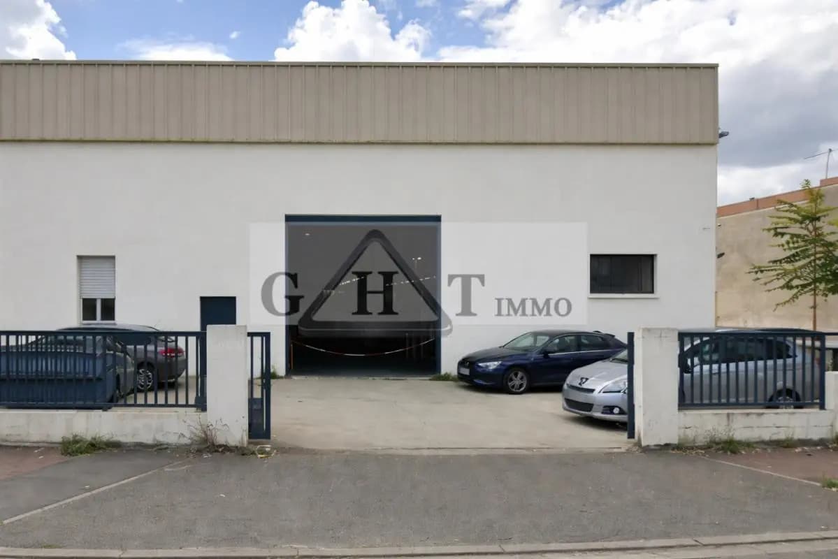 Industrial in Argenteuil for sale Building Photo- Image 1 of 3
